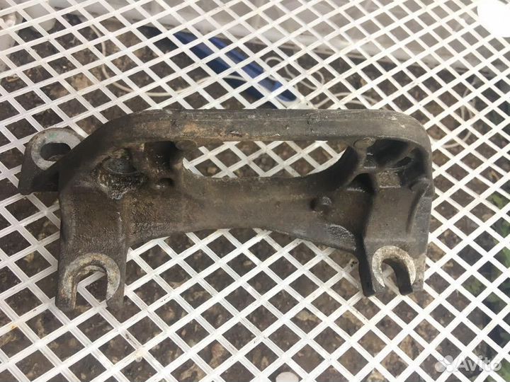 Кронштейн кпп Рено Сценик 2