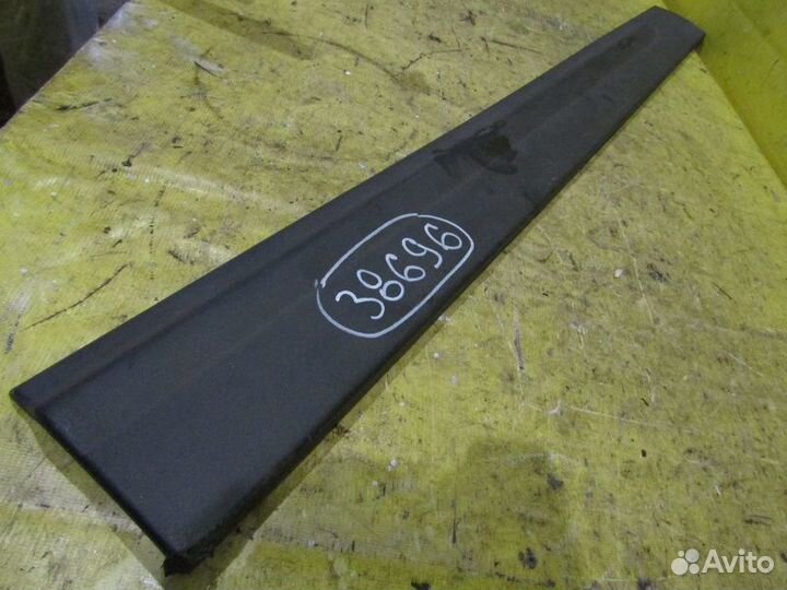 Молдинг передней двери Kia Sorento 12-20г 38696