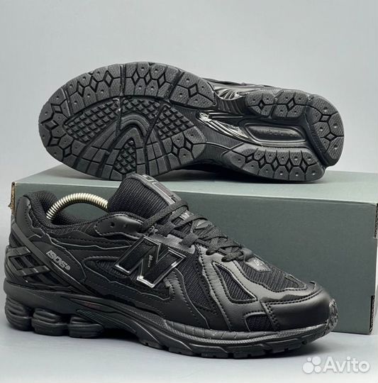 Стильные кроссовки New Balance 1906