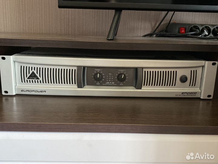 Напольные колонки с усилителем Behringer EPQ 1200