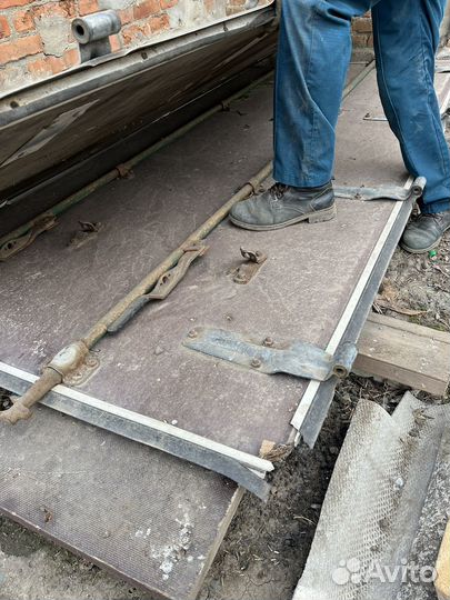 Ворота и стойки на полуприцеп