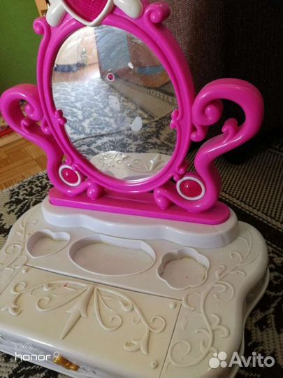 Слон-качалка, музыкальное зеркало и кухня