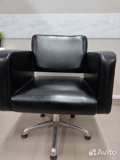 Парикмахерское кресло бу