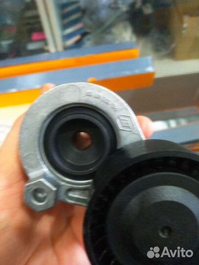 Ролик натяжения ремня генератора