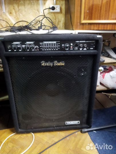 Басовый комбоусилитель