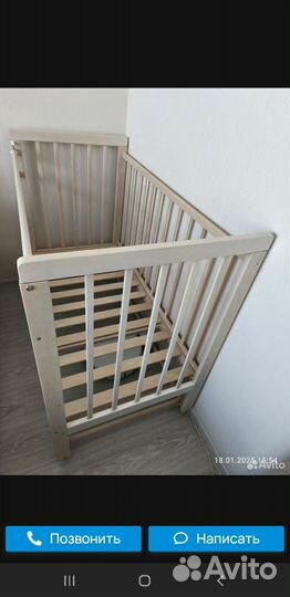 Детская кроватка с маятником и ящиком