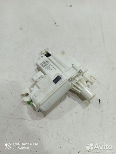 Доводчик (активатор) замка двери (Audi Q8)