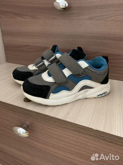 Кроссовки