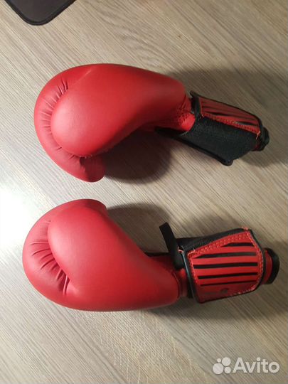 Боксерские перчатки