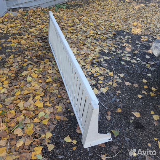 Полка металлическая,элемент ограждения