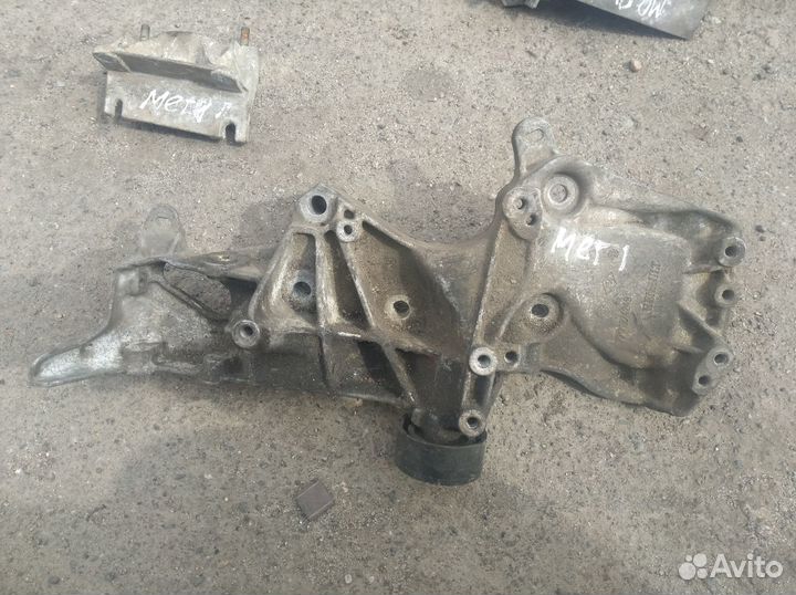 Кронштейн Рено Меган 1