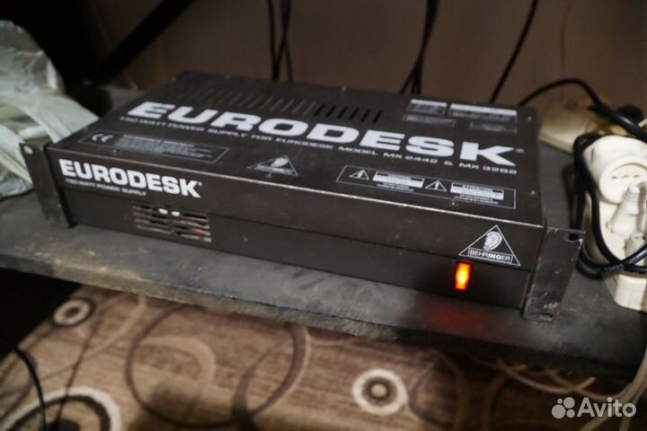 Микшерский пульт Behringer 24х4х2