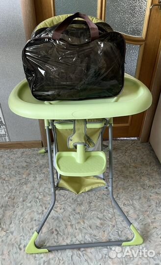 Стульчик для кормления с вещами