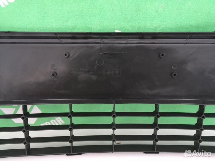 Решетка в бампер центральная Форд Фокус 2 08-11