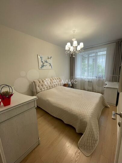 2-к. квартира, 57 м², 1/4 эт.