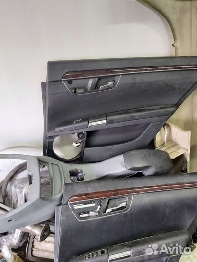 Детали салона мерседес 221
