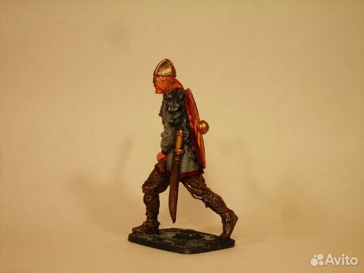 Оловянная миниатюра