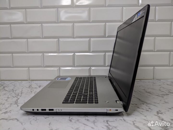 Ноутбук Asus 17.3