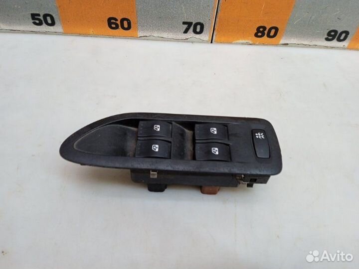 Блок управления стеклоподъемниками Renault Laguna