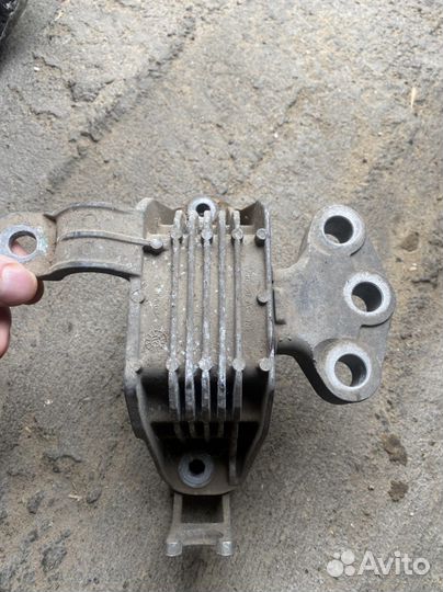 Подушка двигателя Шевроле Круз 1,6