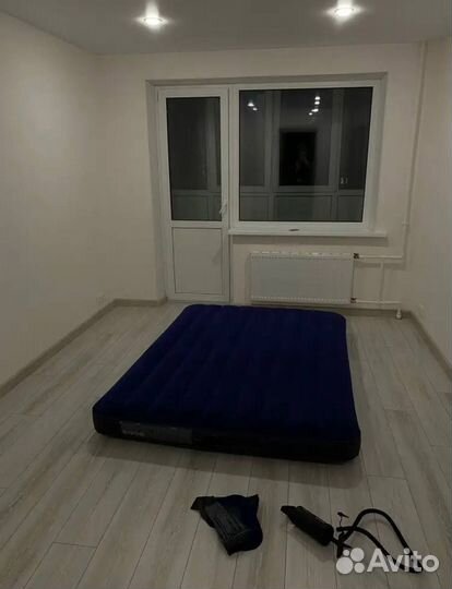 Надувной матрас 2 подушки + насос