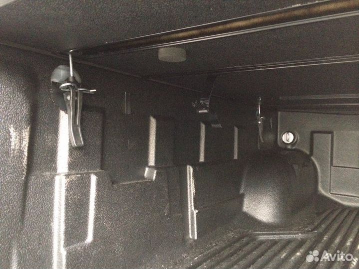 Крышка в кузов 3х секционная Toyota Tacoma 2004-нв