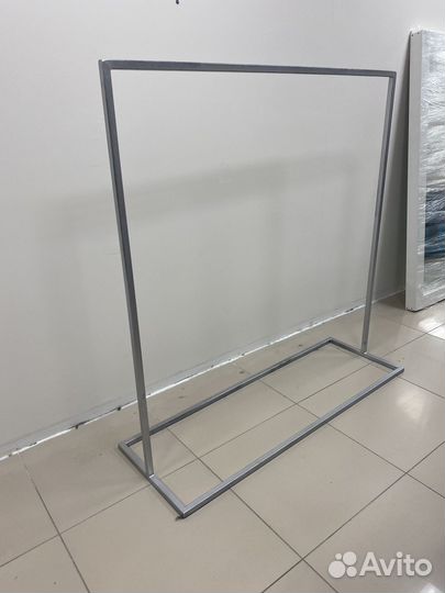 Стойка для одежды