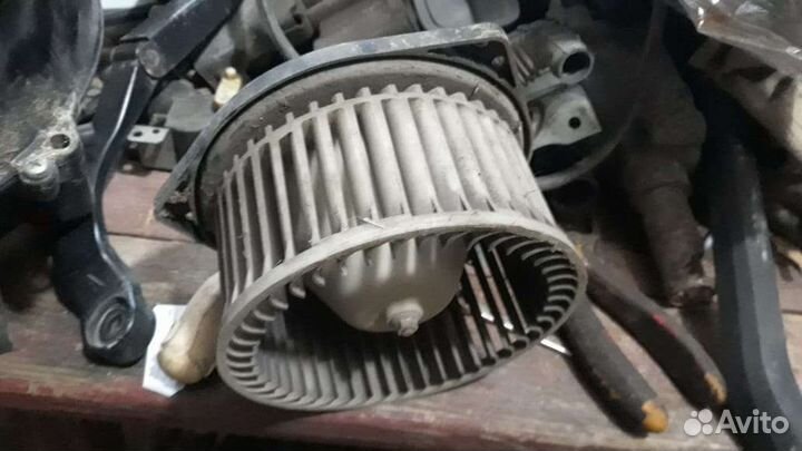 Моторчик отопителя Nissan avenir p10