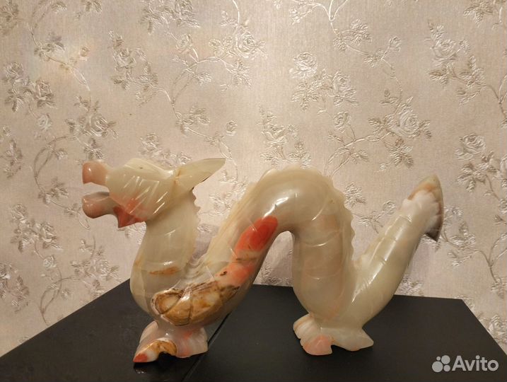 Дракон из оникса