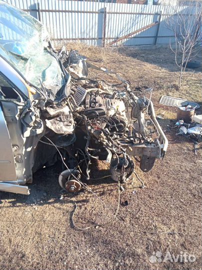 Toyota Ipsum 2.4 AT, 2002, битый, 276 000 км