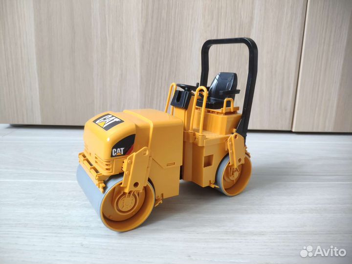 Bruder каток двухвальцовый CAT