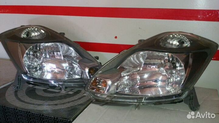 Фара тойота пассо правая / левая 2000 - 2007г