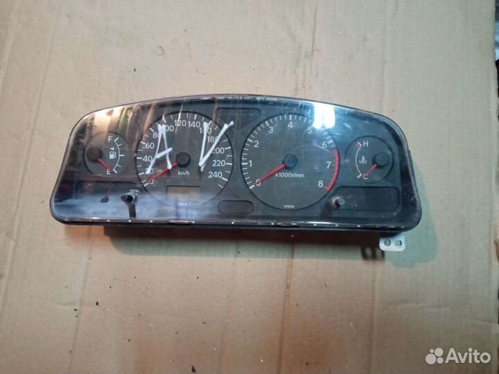 Toyota Avensis щиток приборов