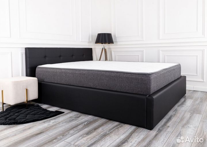 Кровать с матрасом