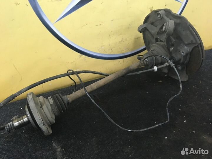 Кулак задний правый Мерседес 219