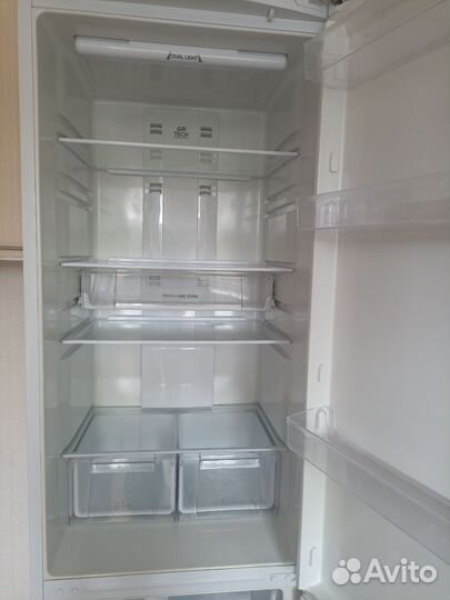 Холодильник Hotpoint Ariston,состояние нового