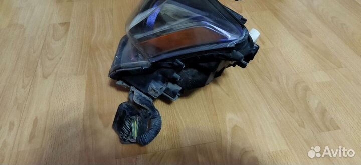 Фара на lexus is 250