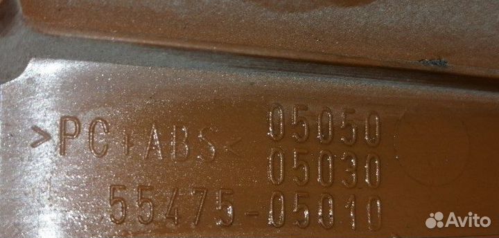 Накладка декоративная Toyota Avensis