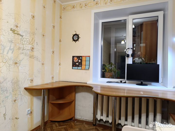 Встраиваемый письменный, компьютерный стол