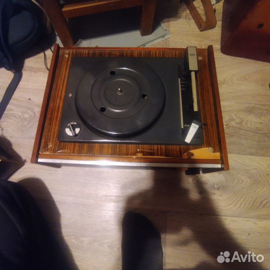 Виниловый проигрователь