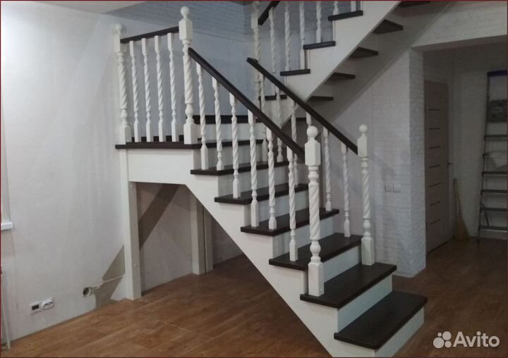 Деревянная лестница на второй этаж