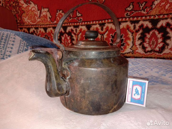 Старинный чайник из меди