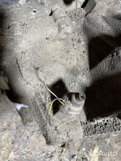 МКПП (механическая коробка переключения передач) F