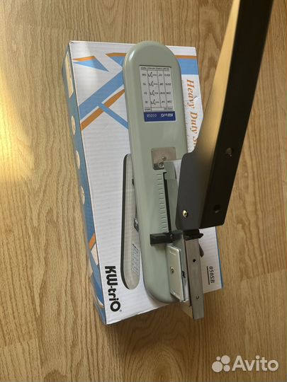 Степлер настольный