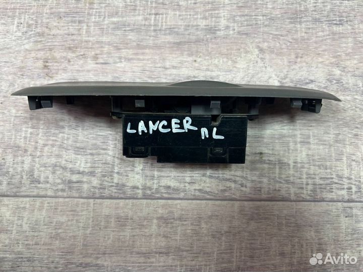 Кнопка стеклоподъемника Mitsubishi Lancer