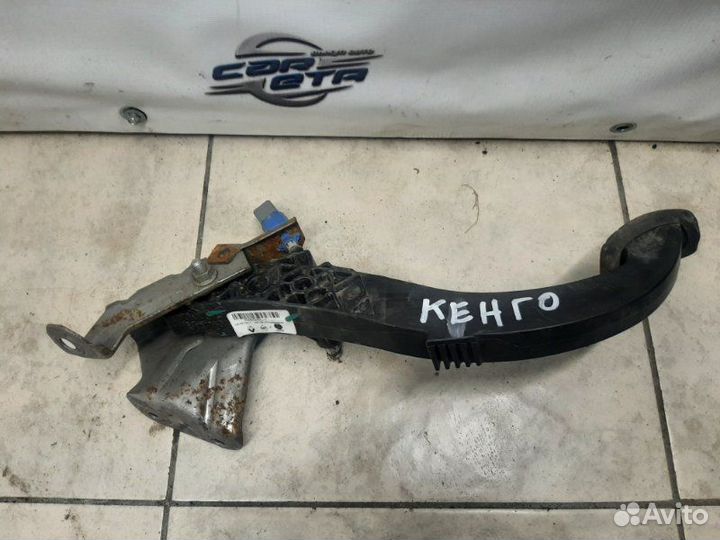 Педаль сцепления Renault Kangoo K7mк750 2011