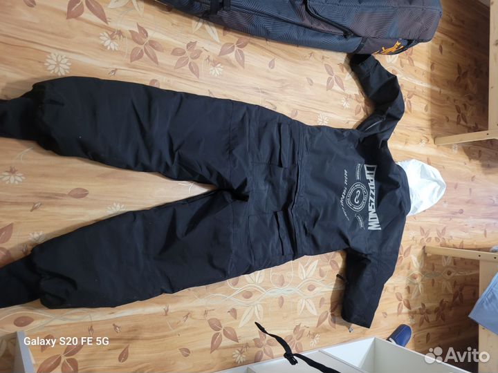 Сноубордический комбинезон мужской