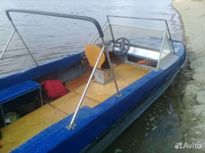 Лодка с двигателем