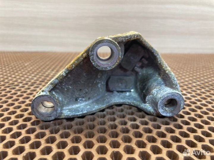 Кронштейн опоры двигателя левый LADA X-Ray