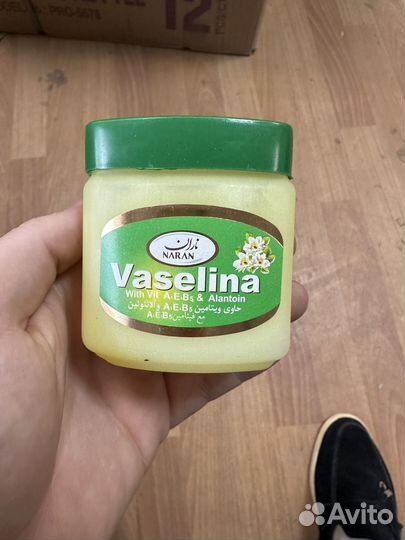 Вазелин для губ лица и тела Vaseline увлажняющий